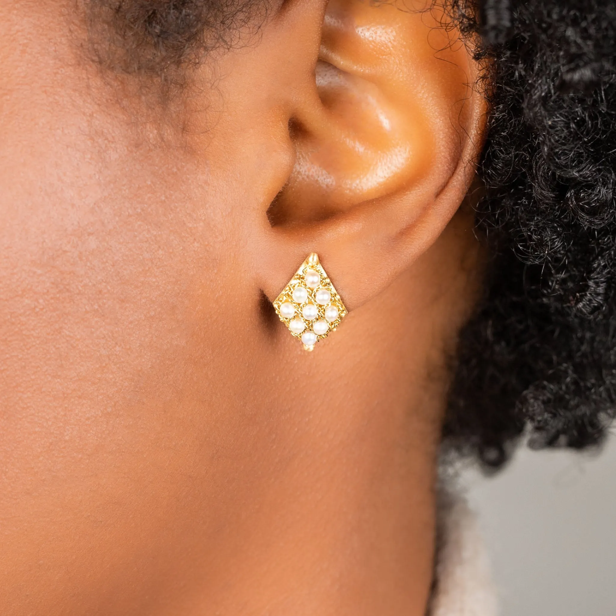 Petite Woven Lattice Earrings in Pearl