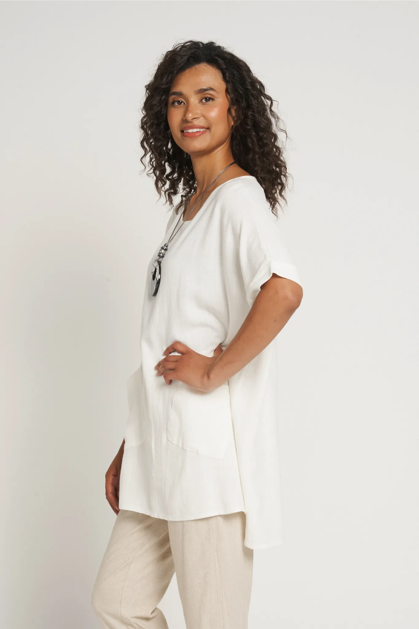 Saloos Cut Loose Boxy Pockets Tunic Top with Necklace